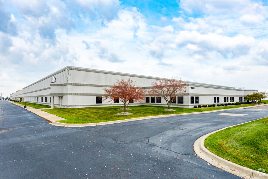 11101 Metro Airport Center Dr, Romulus, MI for sale - Building Photo - Image 1 of 1