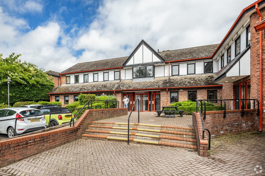 London Rd, Northwich to rent - Building Photo - Image 2 of 5