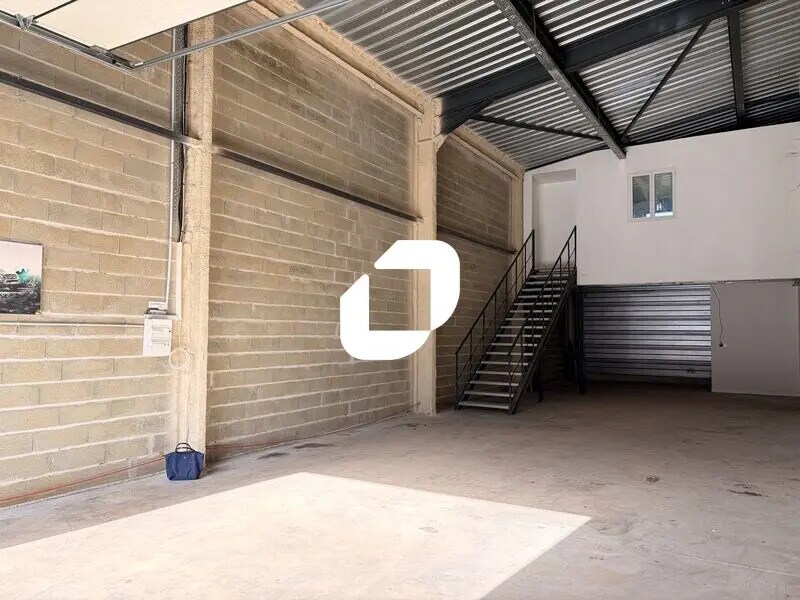 Location Local d'activités 155 m² - Photo 1
