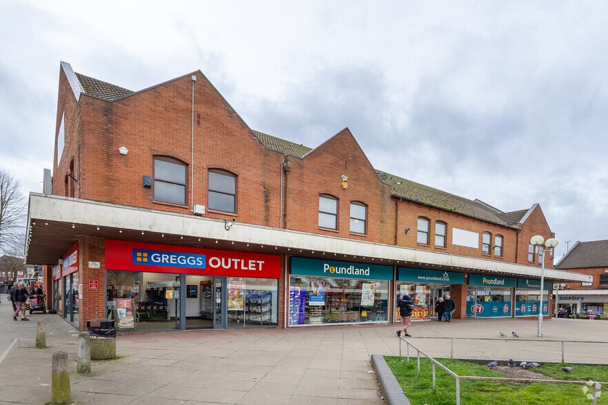 Moor St, Brierley Hill to rent - Primary Photo - Image 1 of 17