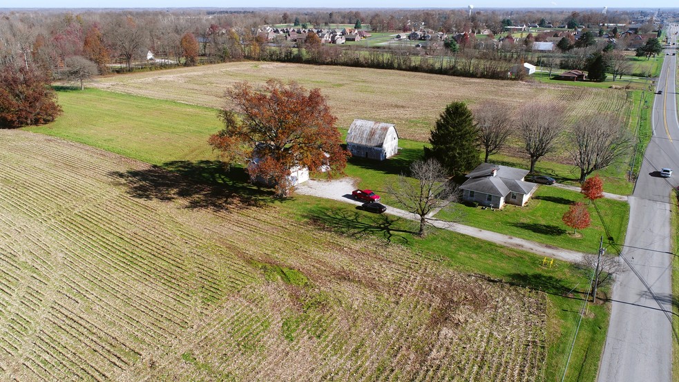 1872 W Mount Dr, Scottsburg, IN for sale - Primary Photo - Image 1 of 1