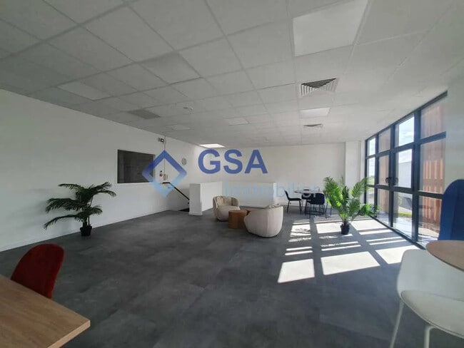 Location Local d'activités 538 m²