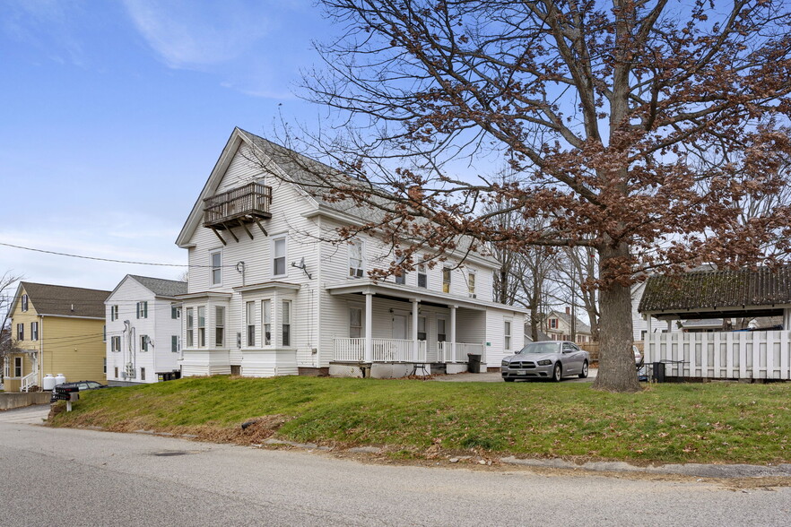 8 George St, Berwick, ME for sale - Primary Photo - Image 1 of 42