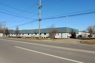 118 Indianwood Rd, Lake Orion, MI for rent Building Photo- Image 1 of 8