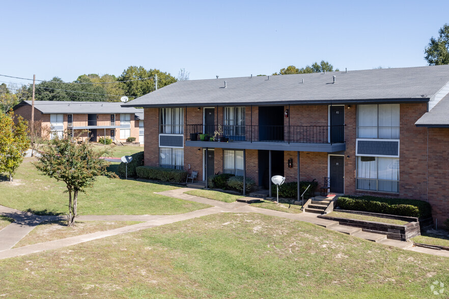 900 W Fordall St, Henderson, TX for sale - Building Photo - Image 3 of 11