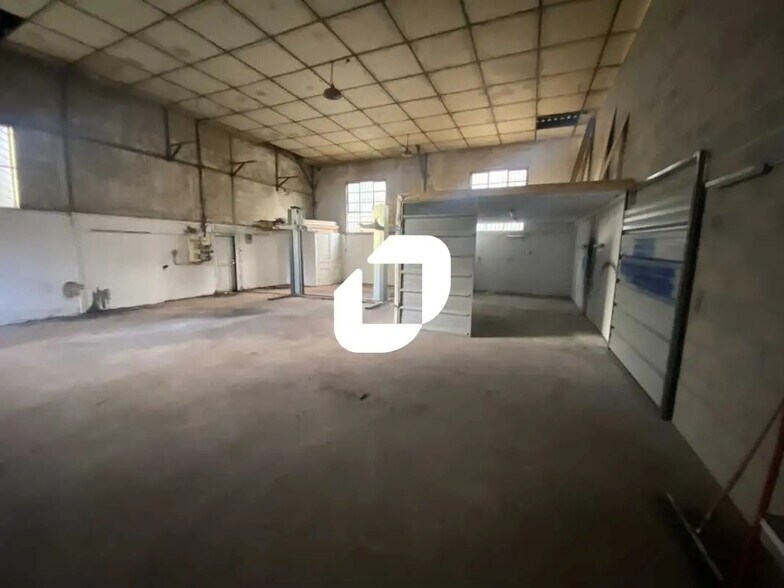 Light Industrial in Ludon-Médoc to rent - Interior Photo - Image 2 of 6