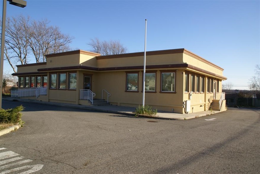 1803 State Highway 35, Sayreville, NJ for rent - Primary Photo - Image 1 of 3