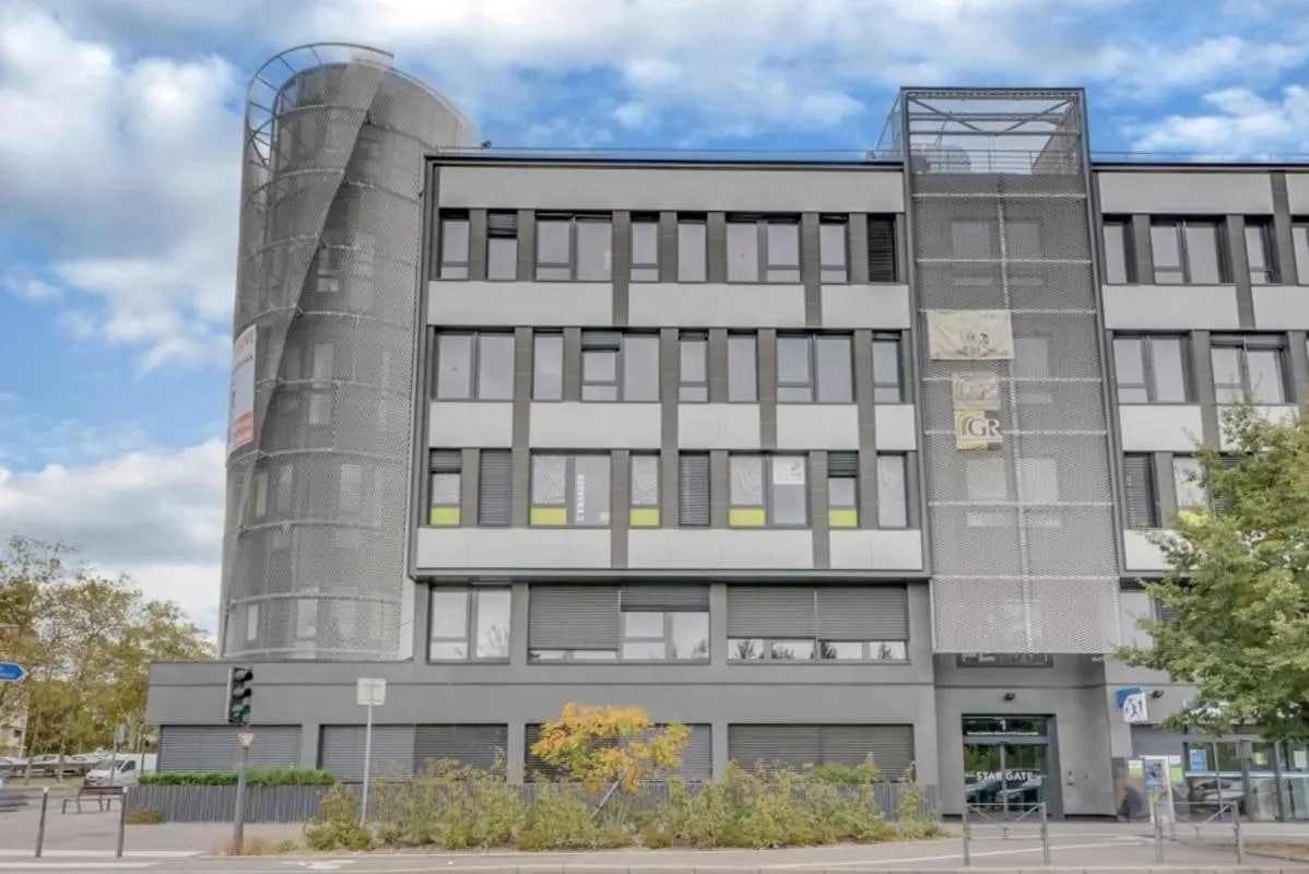 1-3 Avenue Salvador Allende, Vaulx-en-Velin to rent Building Photo- Image 1 of 13