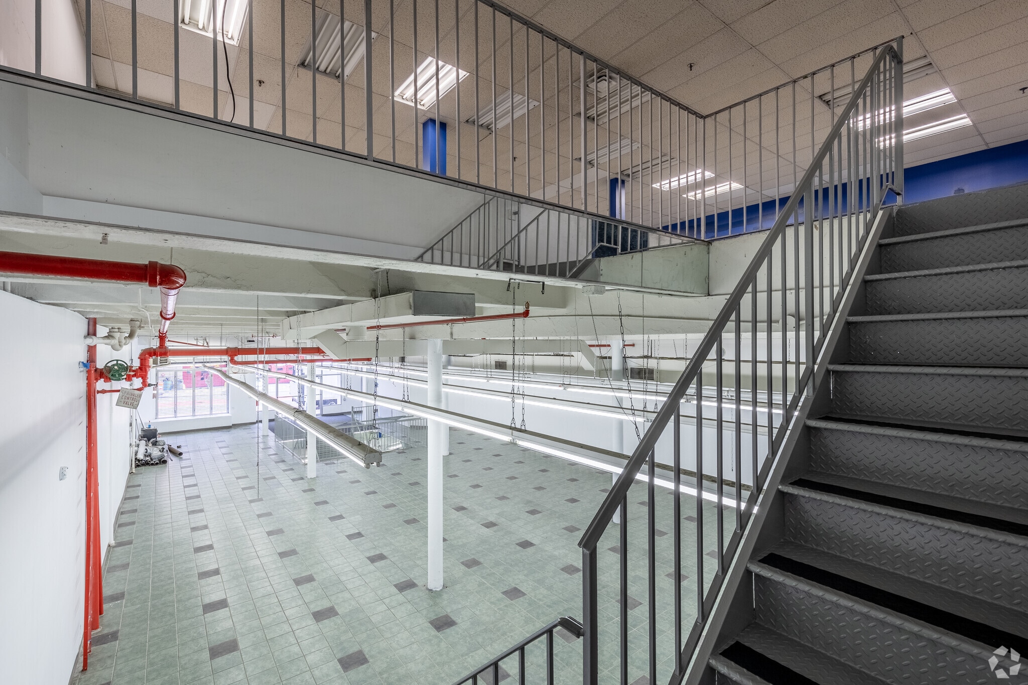 512 W 181st St, New York, NY for sale Interior Photo- Image 1 of 3