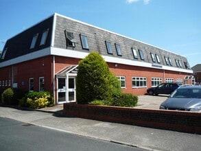 297 Yorktown Rd, Sandhurst to rent Building Photo- Image 1 of 5