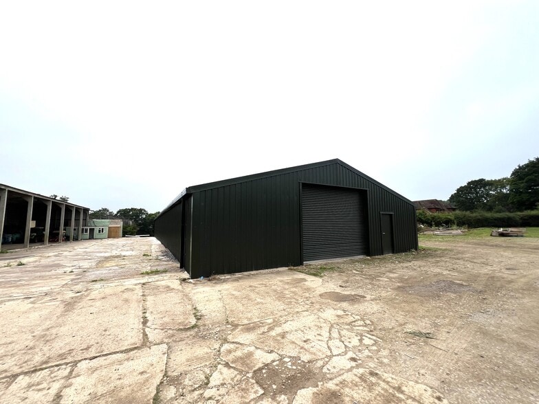 Deaks Lane, Haywards Heath to rent - Building Photo - Image 1 of 3