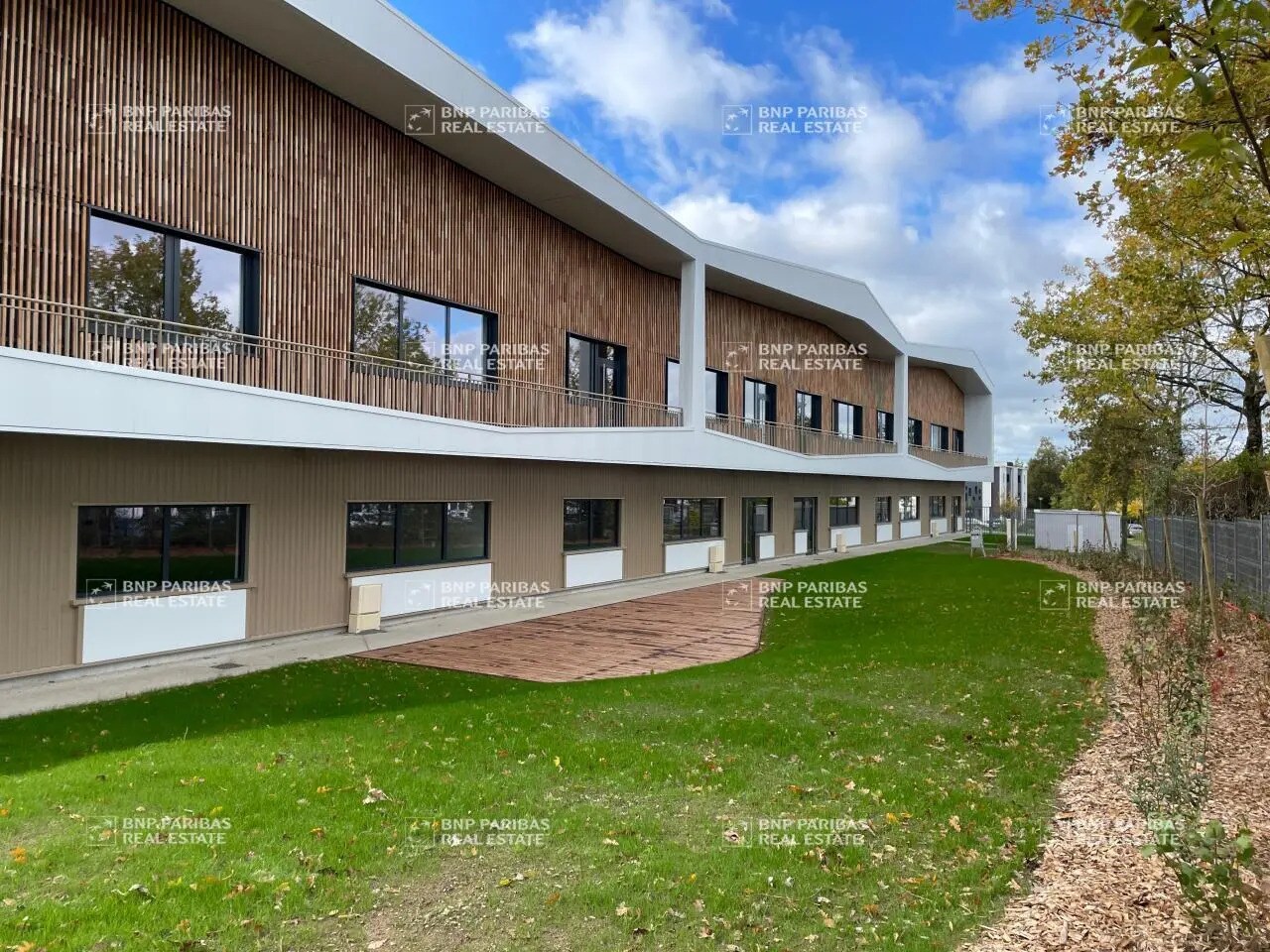 Light Industrial in Carquefou to rent Building Photo- Image 1 of 13