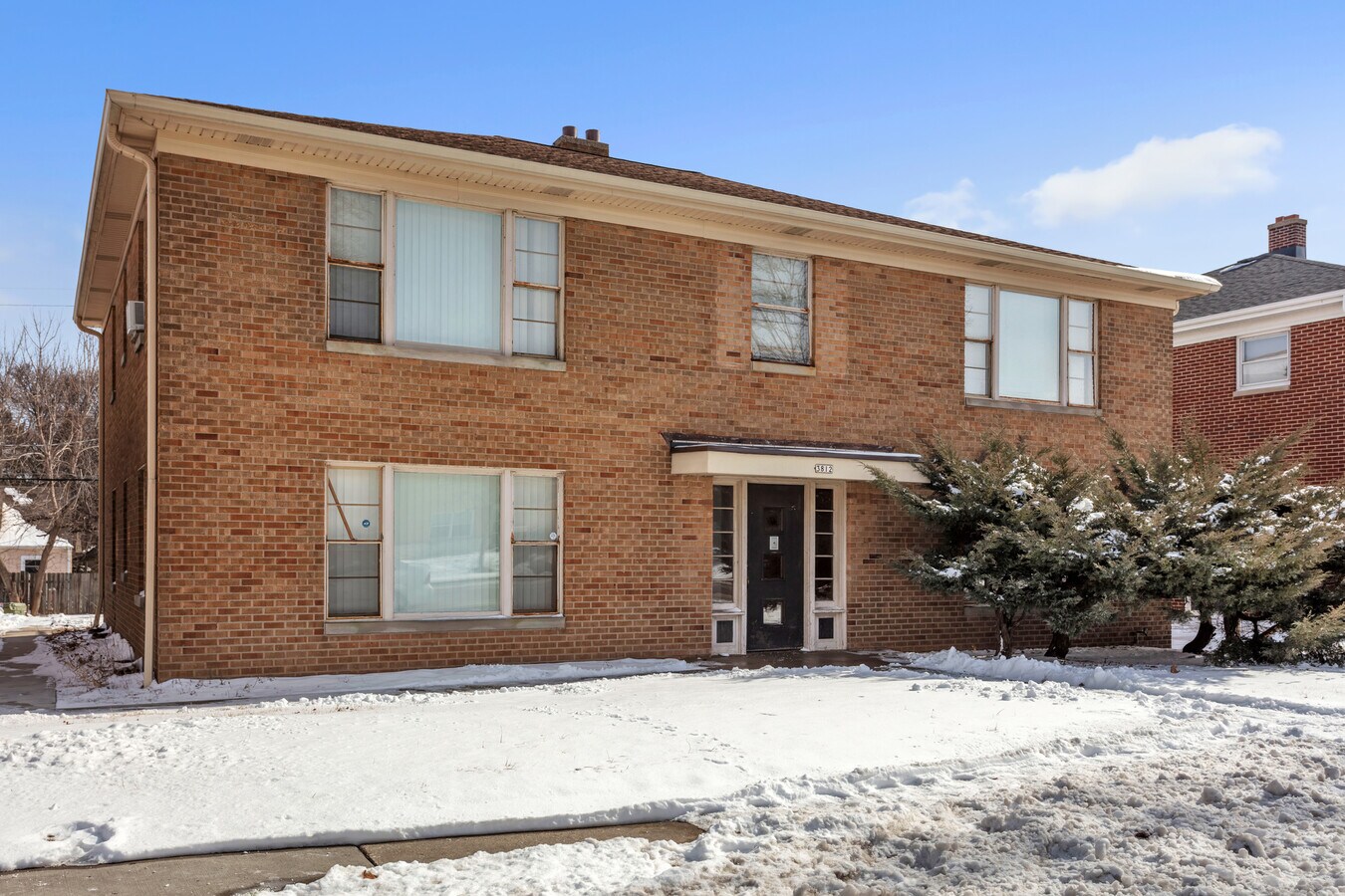 3812 N 76th St, Milwaukee, WI 53222 UK