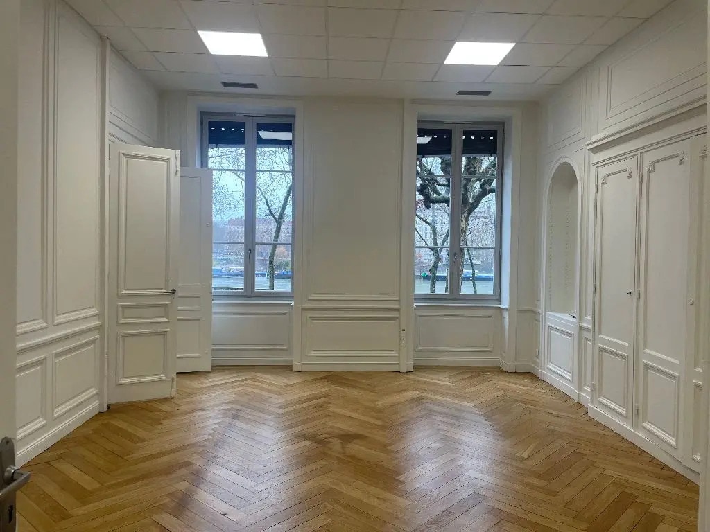 Office in Lyon to rent Building Photo- Image 1 of 6