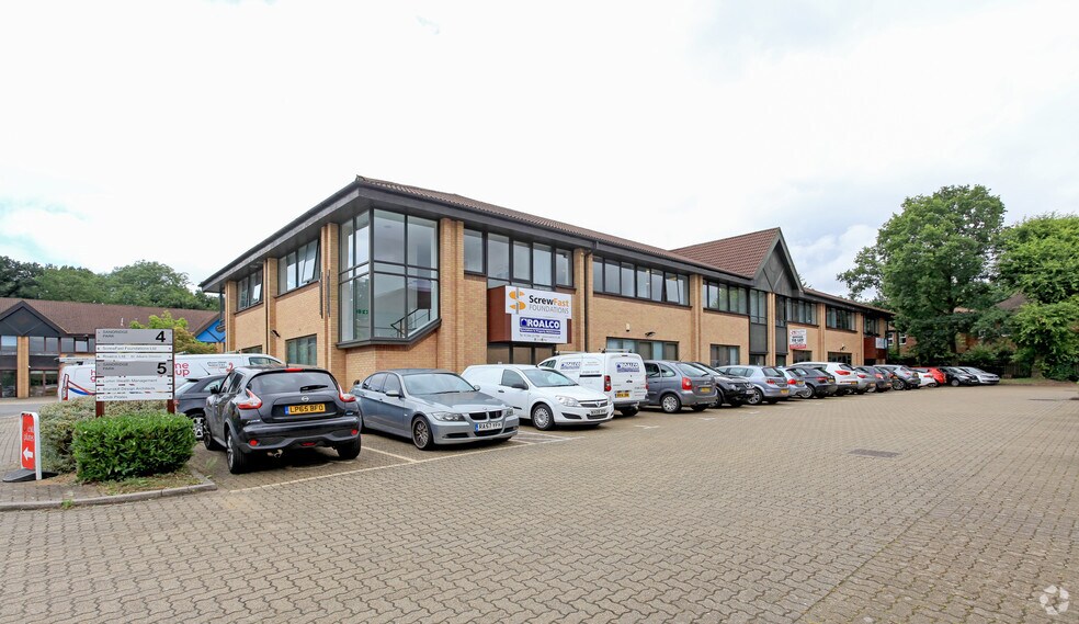 Porters Wood, St Albans to rent - Building Photo - Image 2 of 5