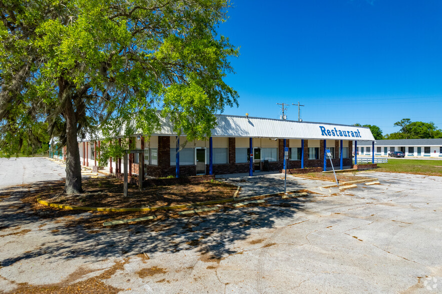 6500 Miami Dr, Lake Wales, FL for rent - Primary Photo - Image 1 of 51