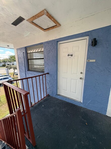 4855 Stirling rd, Dania Beach, FL for rent - Building Photo - Image 2 of 7