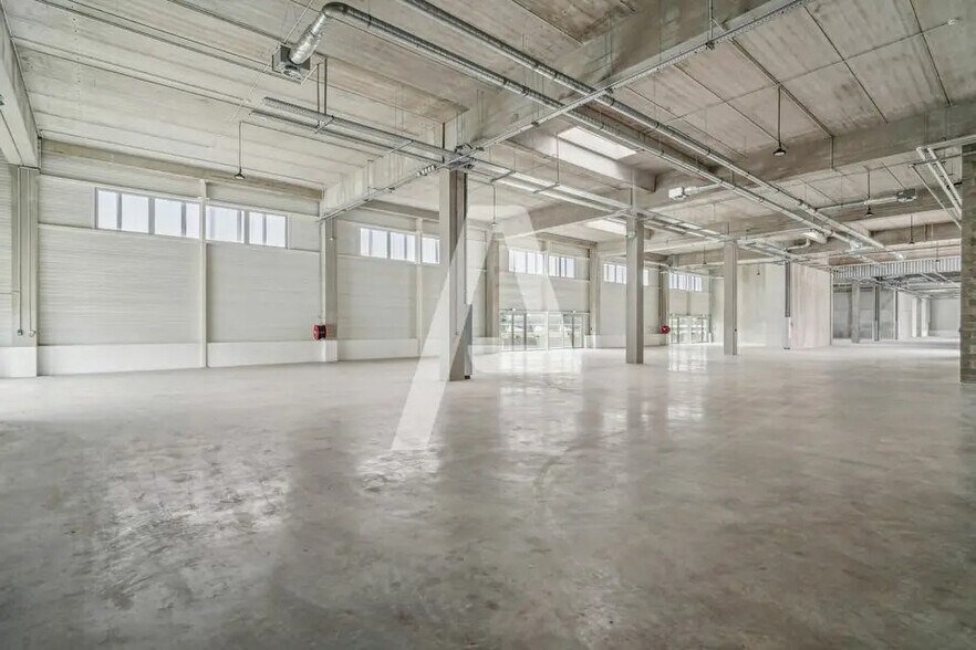 Light Industrial in Vitry-sur-Seine to rent - Interior Photo - Image 2 of 4