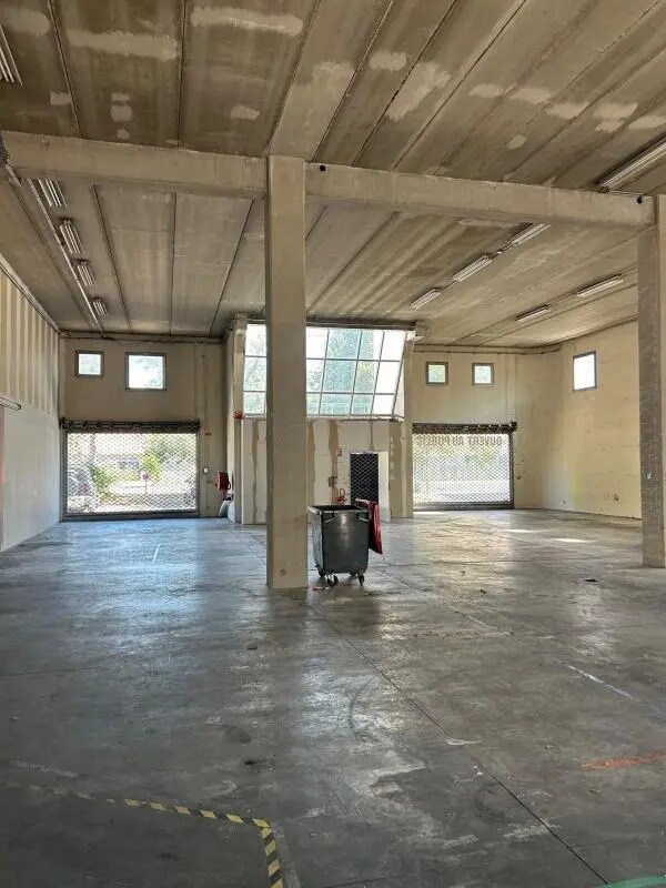 Location Commerce 478 m² - Photo 1
