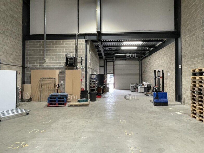 Light Industrial in Cormeilles-en-Parisis to rent - Interior Photo - Image 3 of 6