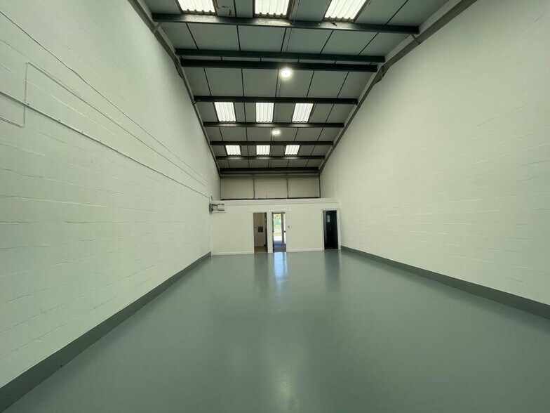Unit 7, Dewsbury Road, Stoke On Trent to rent - Building Photo - Image 3 of 7