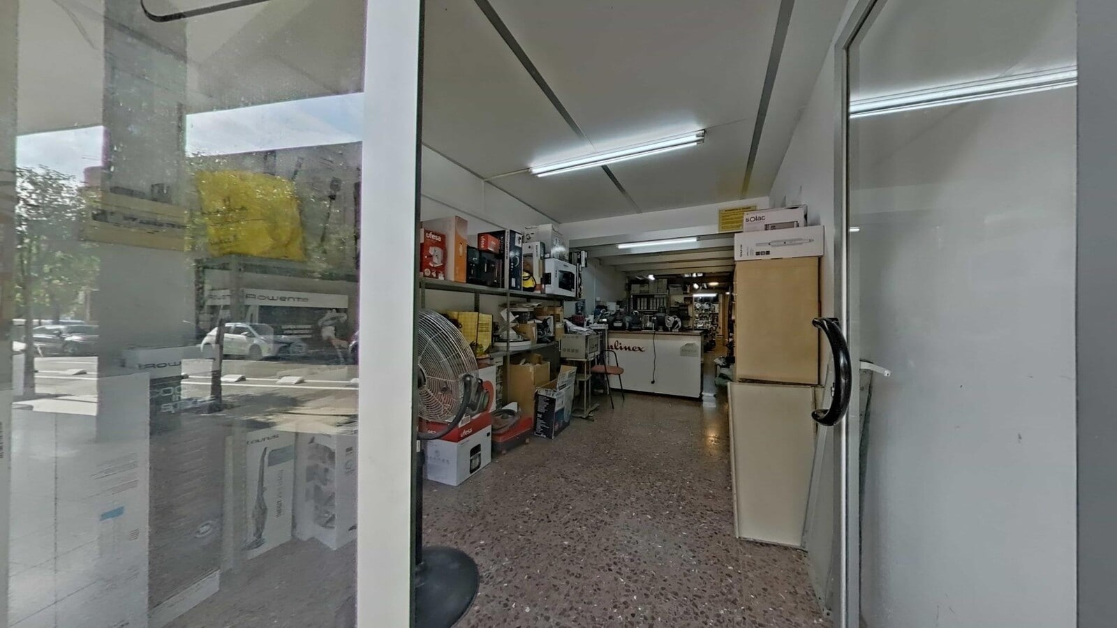 Esplugues de Llobregat, BAR 08950 - Unit - - - Interior Photo - Image 2 of 15