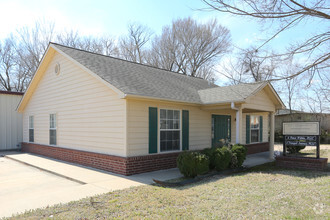 405 W Claremore St, Claremore, OK for sale Primary Photo- Image 1 of 1