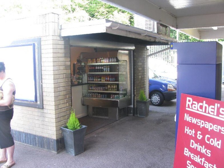 London Rd, Purfleet to rent - Building Photo - Image 2 of 2