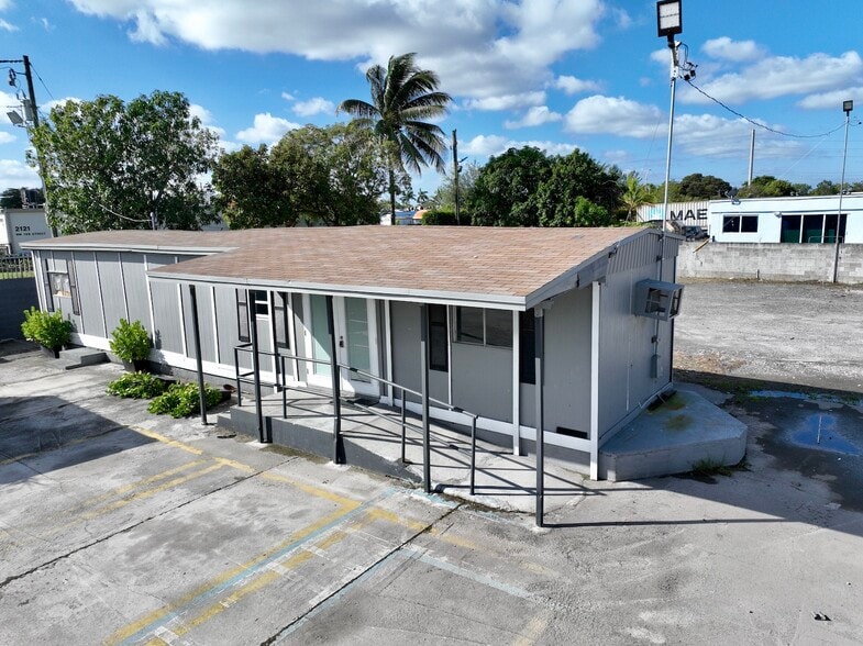 2111 NW 141st St, Opa Locka, FL for rent - Building Photo - Image 3 of 5