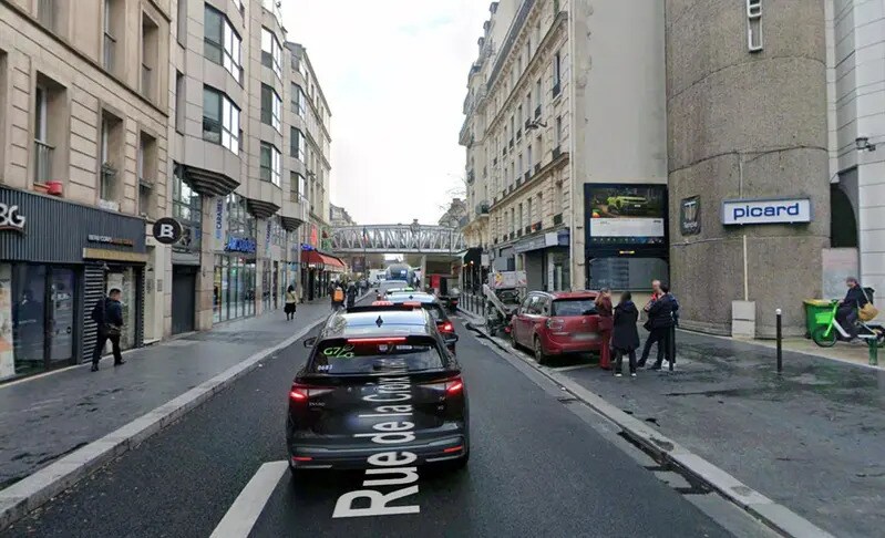 Retail in Paris to rent - Aerial - Image 2 of 2