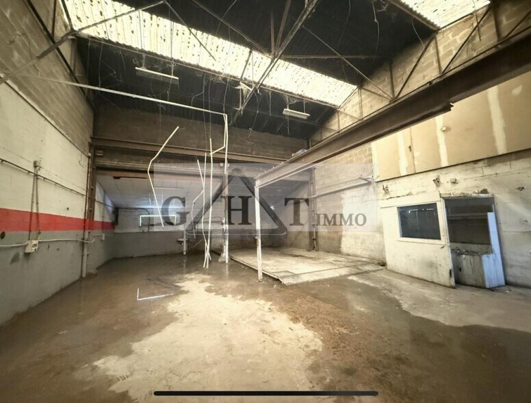 Industrial in Fontenay-Trésigny to rent - Interior Photo - Image 2 of 4