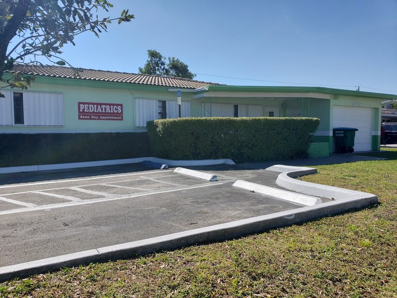 5606 Hollywood Blvd, Hollywood, FL for sale - Building Photo - Image 1 of 1