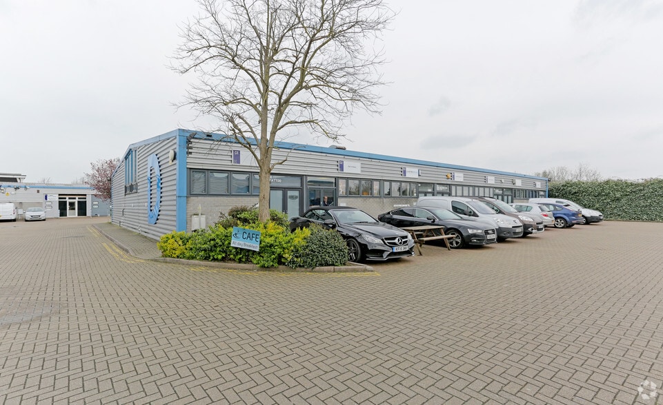 Langston Rd, Loughton for sale - Primary Photo - Image 1 of 1