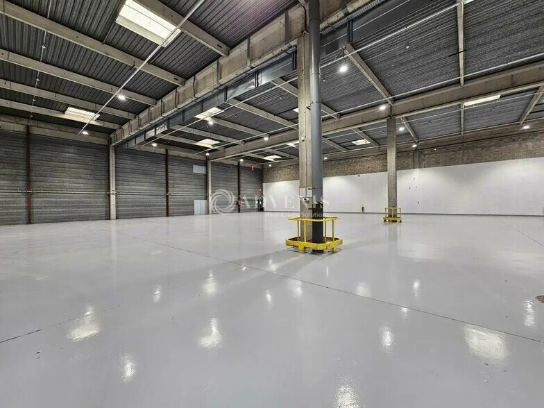 Light Industrial in Gennevilliers to rent - Building Photo - Image 2 of 12