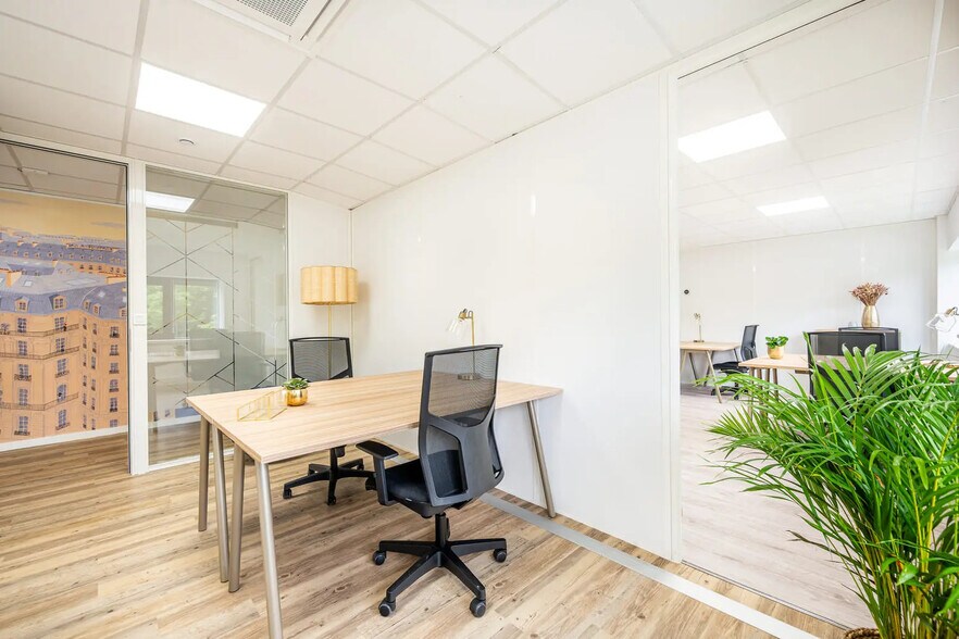 8 Boulevard Albert Einstein, Nantes to rent - Building Photo - Image 2 of 17