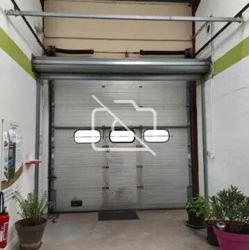 Industrial in Lisses to rent - Primary Photo - Image 3 of 3