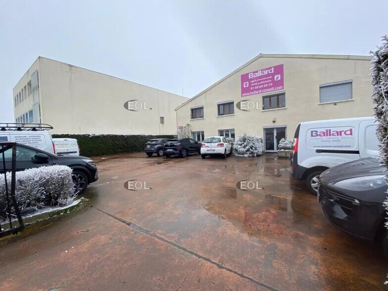 Light Industrial in Combs-la-Ville to rent - Building Photo - Image 2 of 10