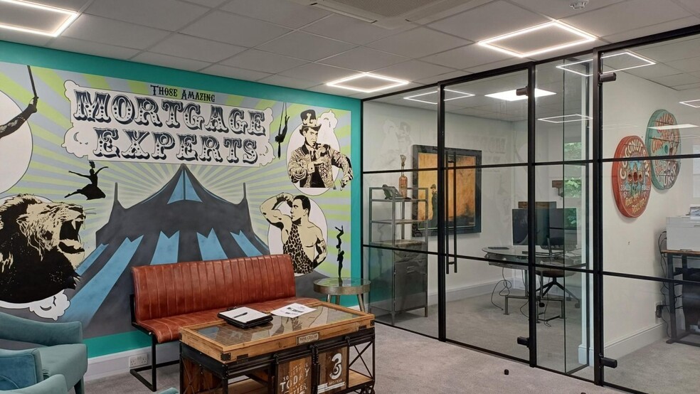 Cherry Hall Rd, Kettering for sale - Interior Photo - Image 3 of 8