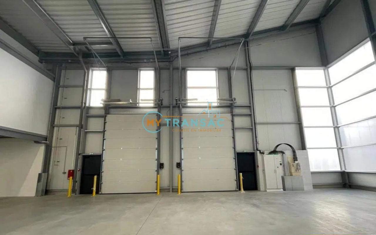 Light Industrial in Limeil-Brévannes to rent Building Photo- Image 1 of 14