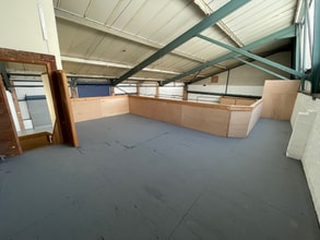 Strode Rd, Plymouth to rent Interior Photo- Image 2 of 7