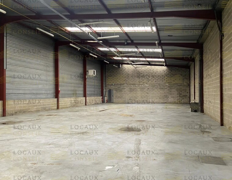 Light Industrial in Saint-Leu-la-Forêt to rent - Building Photo - Image 2 of 5