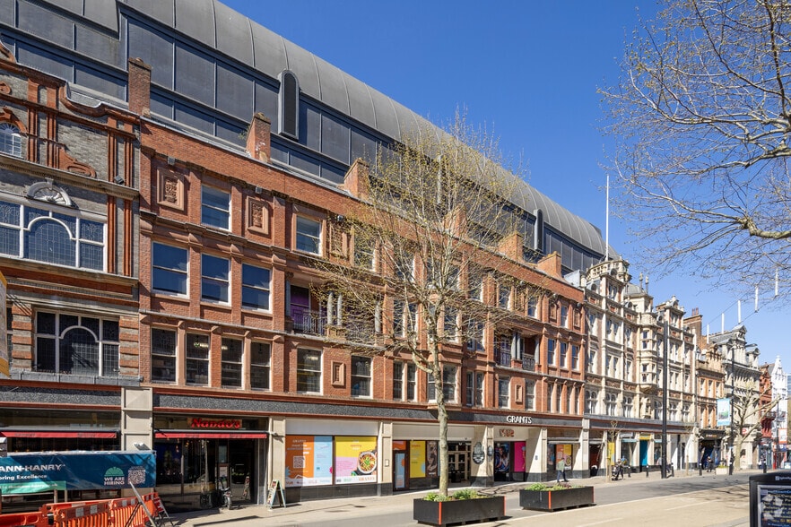 16 High St, Croydon to rent - Building Photo - Image 2 of 3