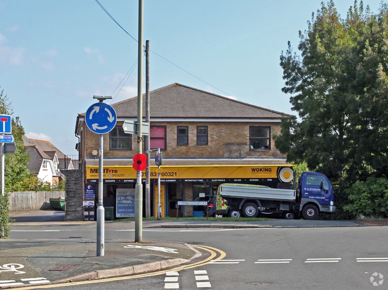 10-10B Robin Hood Rd, Woking to rent - Building Photo - Image 2 of 3