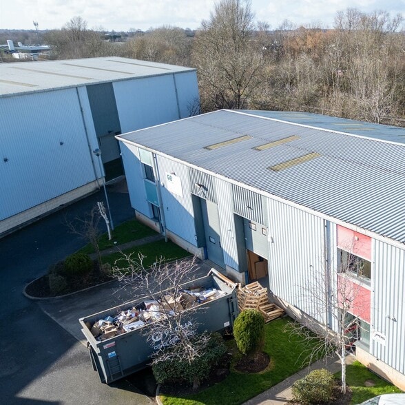 Kingfisher Ct, Nuneaton to rent - Building Photo - Image 1 of 6
