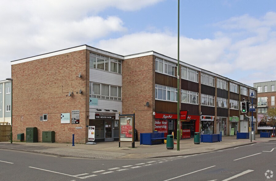 4-32 Queen St, Horsham to rent - Building Photo - Image 3 of 4