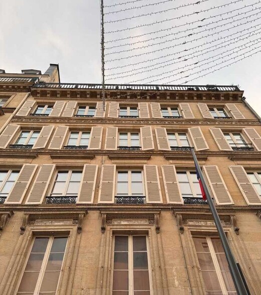 Office in Paris for sale - Building Photo - Image 1 of 4
