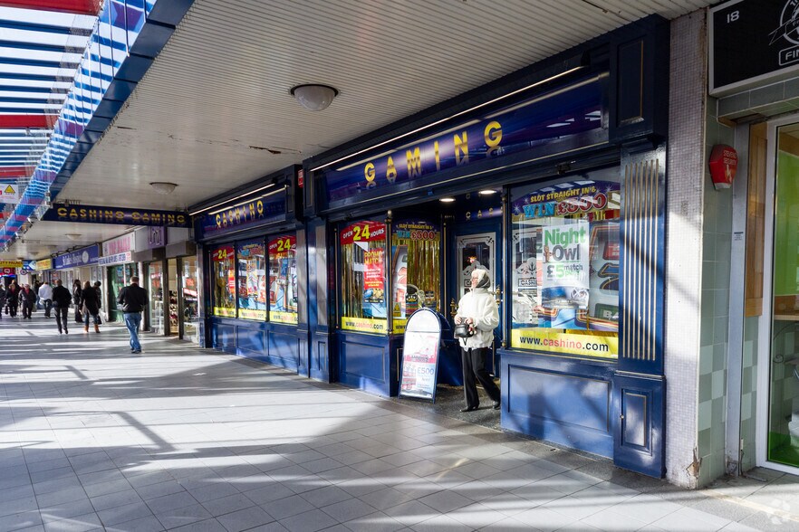 16-17 South Walk, Basildon for sale - Primary Photo - Image 1 of 1