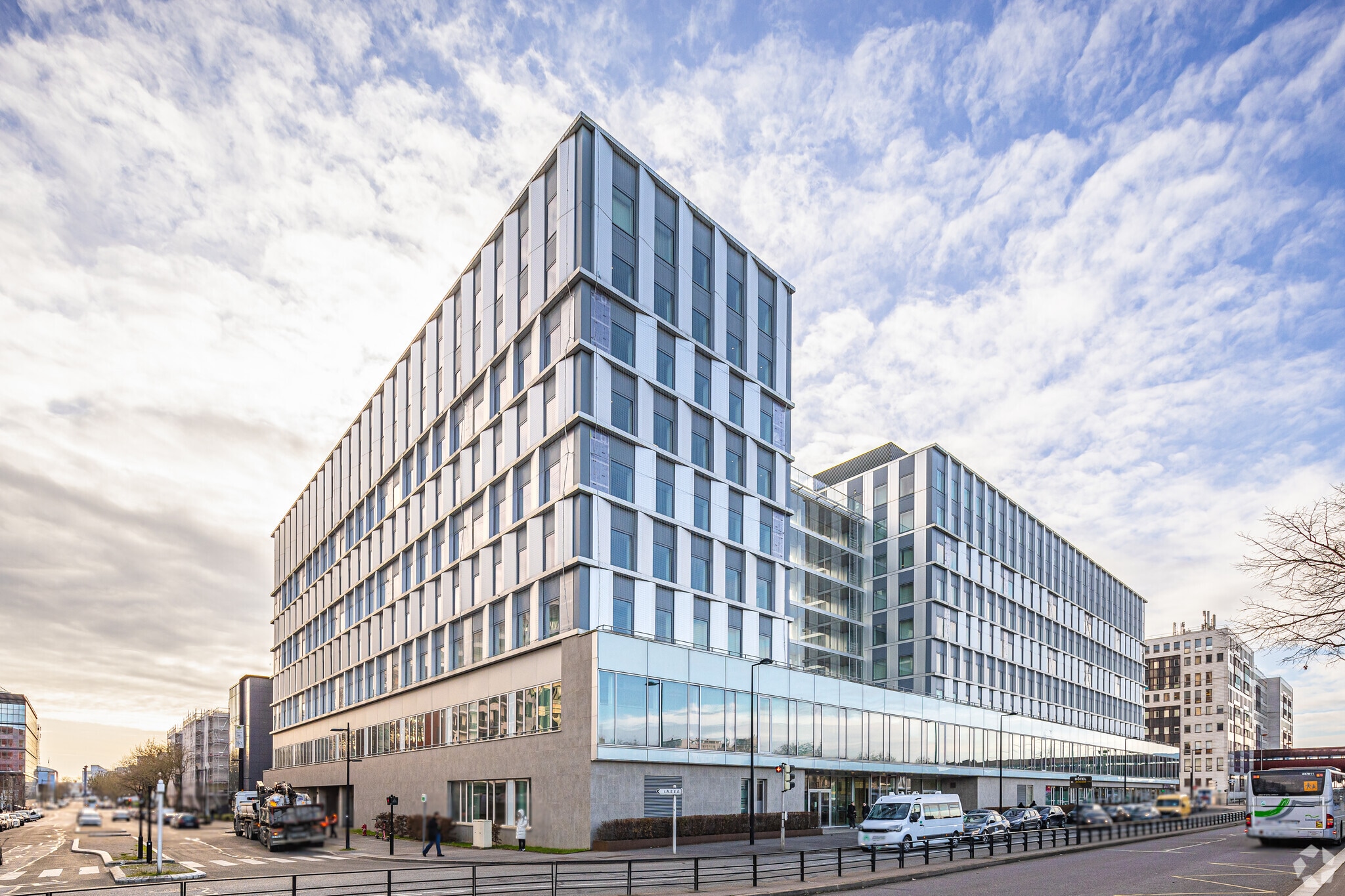 2 Rue George Stephenson, Montigny-le-Bretonneux to rent Primary Photo- Image 1 of 4