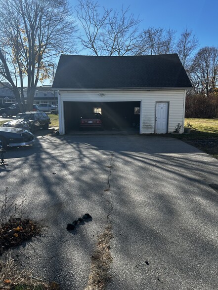 1527 Fall River Ave, Seekonk, MA for sale - Building Photo - Image 2 of 2