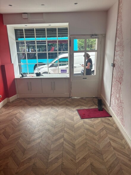 477 Rice Ln, Liverpool to rent - Interior Photo - Image 3 of 8